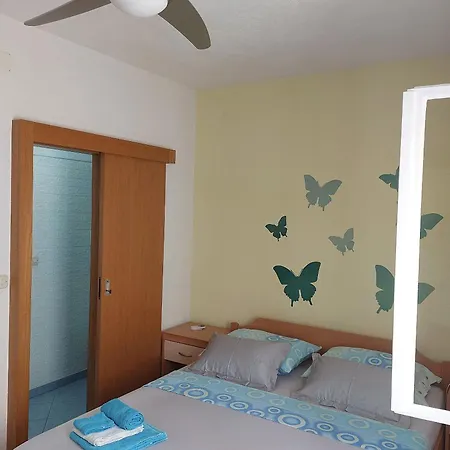 Apartments With Parking Space Postira, Brac - 2911